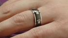 139 Magnet Ring Pfote sw/s Größe: 16 ca. 16 mm (ca.50,5)